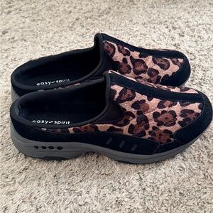 Easy Spirit Traveltime Leopard Print Clogs Women's Size 6